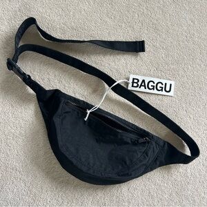 NWT BAGGU CRESCENT FANNY PACK